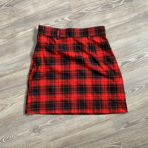 h&m divided red and black plaid skirt - Picture 1 of 3